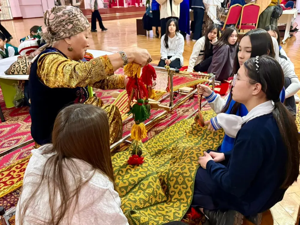 В Национальном центральном музее ко Дню «Шаңырақ» представили традиции казахского ремесла Павлодаре