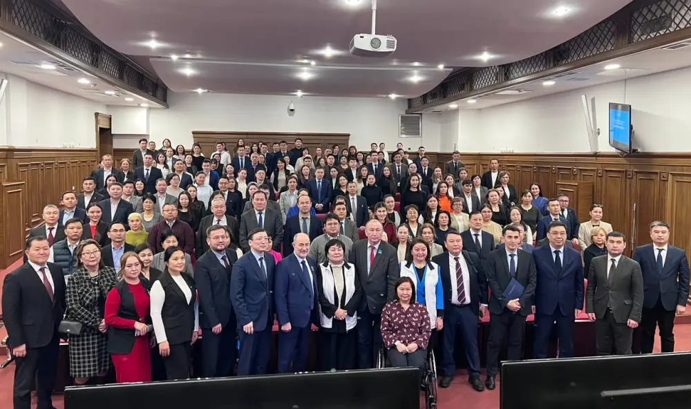 Сотрудникам Минтруда разъяснили ключевые нормы проекта новой Конституции в преддверии референдума (5)