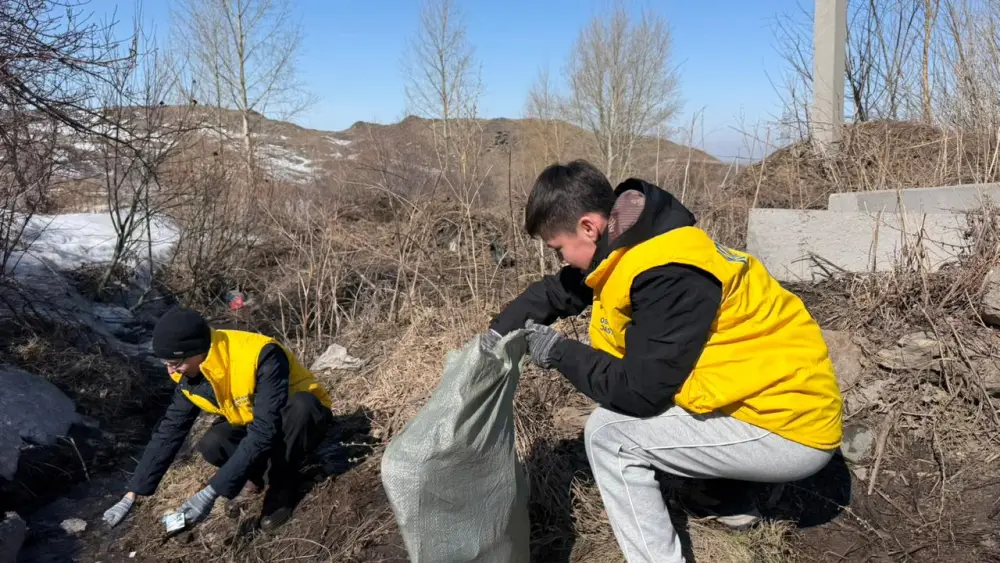 В ВКО в ходе новой экологической акции очищены родники и берега водоёмов (10)