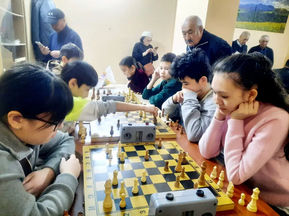 В Астане прошел шахматный турнир среди пенсионеров и молодежи Павлодаре