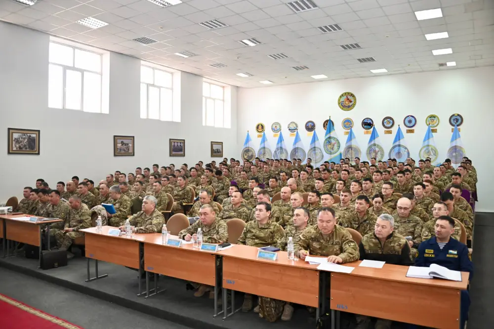 На страже безопасности: генерал-лейтенант Каныш Абубакиров проверяет боевую готовность на западе Казахстана Павлодаре