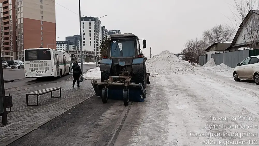 Снегопад в Астане: массовая уборка снега и последствия для дорожной обстановки Павлодаре