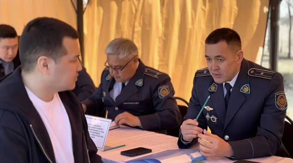 В Жетысу полиция организовала акцию “Приемная на дороге”, где граждане могли задать вопросы и получить ответы Павлодаре