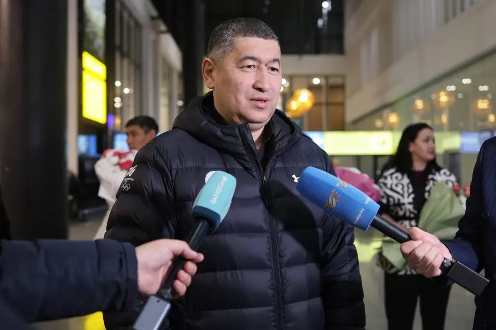 Казахстанская юниорская сборная по конькобежному спорту вернулась домой с медалью из Инцелла Павлодаре