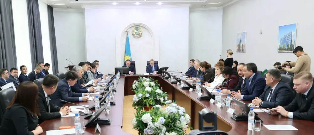 Обсуждение бюджета и тарифов на воду на внеочередной сессии маслихата Костанайской области Павлодаре