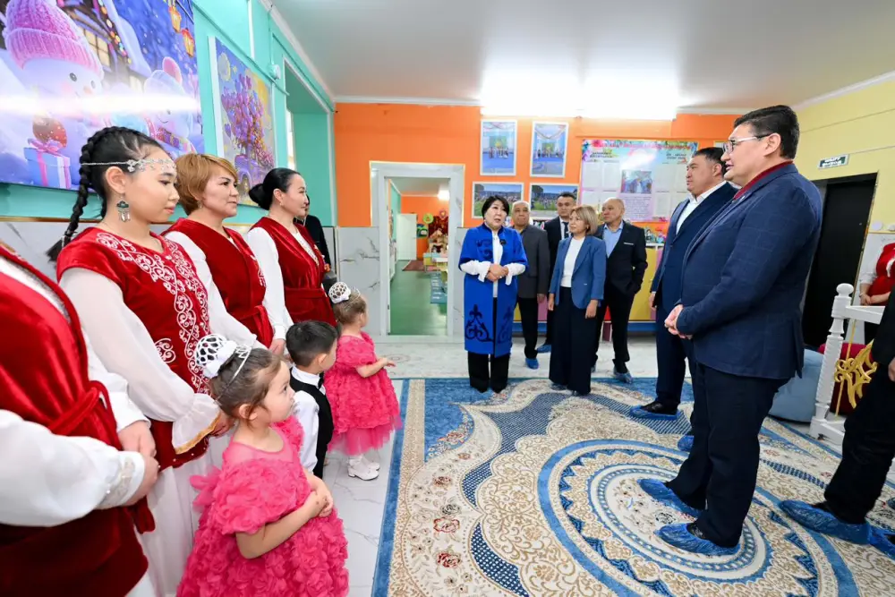 Строим мосты к знаниям: Аким области открыл новые горизонты для Аягозского района Павлодаре