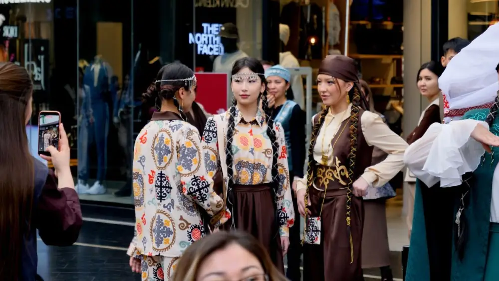 Конкурс дизайнеров с ИИ-роботом прошел в Астане (2)