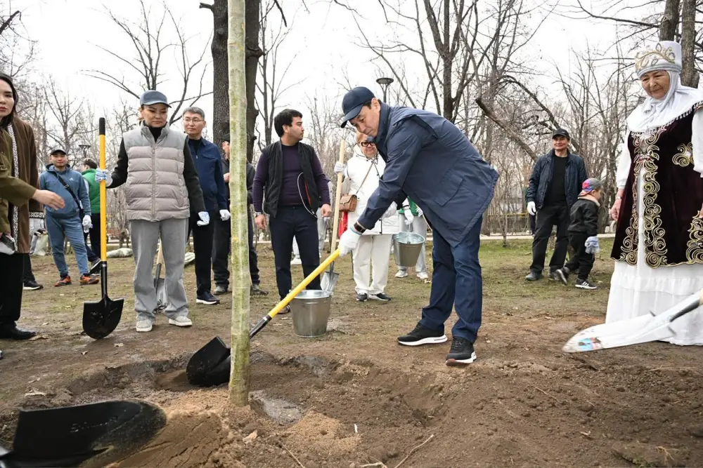 В Алматы прошел общегородской субботник, посвященный Дню очищения Павлодаре