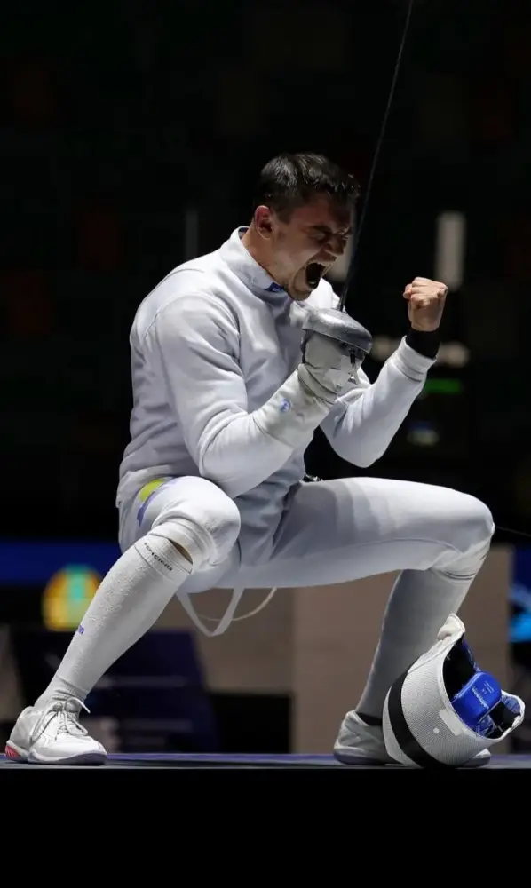 Спортсмен из ВКО стал серебряным призёром Кубка мира по фехтованию на шпаге (3)