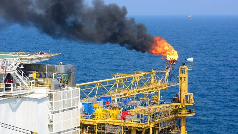 Иран предупреждает о скорых авиаударах: началась эвакуация нефтяных объектов в Персидском заливе Павлодаре