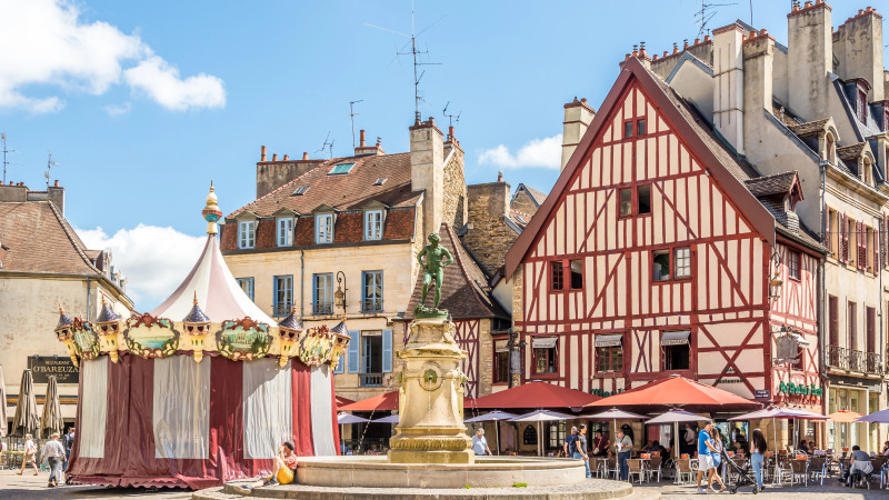 Археологические находки в Дижоне: новые 'сидячие' захоронения галлов проливают свет на социальные обычаи древних культур Павлодаре