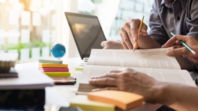 Пересмотр стоимости госгрантов для зарубежных вузов: новые возможности для казахстанской науки после встречи Токаева с научной общественностью Павлодаре