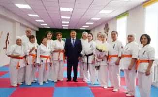 Александра Каримжанова отмечает 80-летие, вдохновляя на активную жизнь в центре долголетия