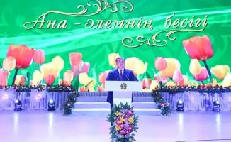 Награждение женщин-матерей в рамках мероприятия, посвященного Международному женскому дню