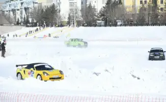 Традиционная ледовая гонка прошла на реке Есиль в Астане