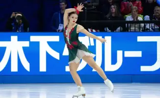 Софья Самоделкина готовится к произвольной программе на чемпионате мира по фигурному катанию после 12-го места в короткой программе