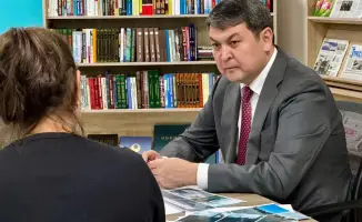 В Туркестане заместитель акима Нурбол Турашбеков выслушал обращения граждан и дал конкретные поручения