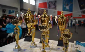 Спортсмены Астаны завоевали несколько медалей на чемпионате страны по пара пауэрлифтингу