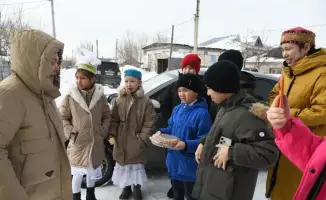 Столичные школьники укрепляют связь поколений, навестив ветеранов труда и педагогов в день Көрісу