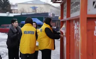 Активисты Усть-Каменогорска очищают город от незаконной рекламы в рамках экологической акции