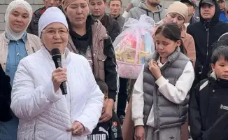 В Туркестане молодёжь подарила дом многодетной семье в священный месяц Рамазан