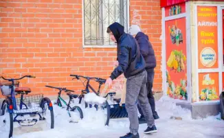 Сообщество жильцов в Астане объединяется для празднования Дня обновления через уборку и совместный праздник