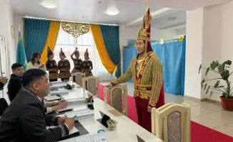 Участие Золотого человека в референдуме в Есике