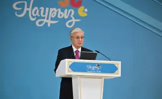 Глава государства обращается к гражданам с поздравлением на Наурыз и акцентирует внимание на важности инициативы 'Таза Қазақстан'.