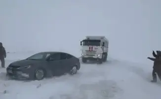 Спасатели МЧС Казахстана эвакуировали 78 человек и 29 автомобилей из снежных заносов за три дня