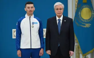 Награждение Ербола Хамитова: символ исторического успеха казахстанского параспорта на XIV зимних Паралимпийских играх