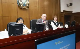 Конституция в диалоге: торговцы и власть на одной волне