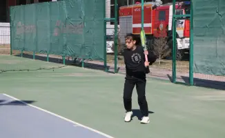 В Туркестане проходит международный теннисный турнир для юных спортсменов до 16 лет