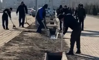 Уральск очищает свои улицы под солнечными лучами Наурызнама