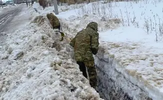 Снежный фронт: 50 солдат на страже чистоты арыков и каналов Уральска