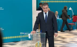 Аким Астаны Женис Касымбек поддержал конституционную реформу, проголосовав на референдуме во Дворце школьников