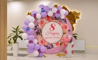 В Астане прошел хоровой челлендж, посвященный Международному женскому дню, с участием школьников и детей из детсадов.