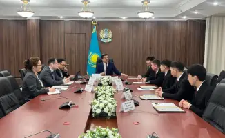 Министр экологии Казахстана встречается с волонтерами Экозащитники