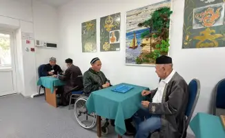 Поздравление долгожителя Ивана Фриза от акима Марата Ахметжанова в Щучинске