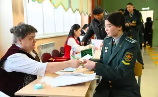 Военные Казахстана активно голосуют на референдуме