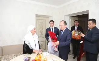 Чествование матерей-долгожительниц в Сарыагаше: внимание к семейным ценностям и традициям