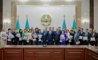 Признание труда и гражданской позиции: аким области вручил государственные награды жителям региона