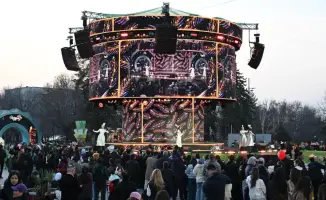 Социальное единство и культурное разнообразие: весенний праздник на площади Абая в Алматы