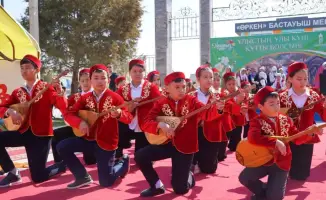 ТУРКЕСТАН: ОДРЕЗАНИЕ ПУТ В НОВУЮ ЖИЗНЬ - ОБРЯД «ТҰСАУКЕСЕР» ДЛЯ 50 МАЛЫШЕЙ В ОРДАБАСЫ