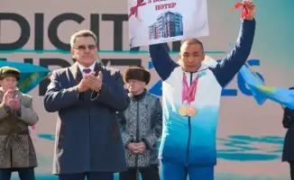 Наурыз праздник чествование спортсменов достижения ключи квартиры денежные сертификаты