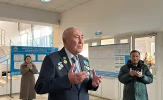 Аксакал Амангельды Беспаев голосует в Шенгельды важность независимости