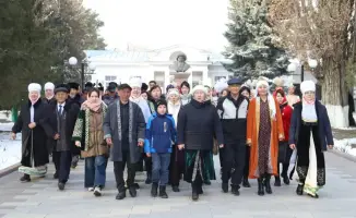 Традиции и гражданская ответственность: внук Жамбыла Жабаева участвует в референдуме в Казахстане