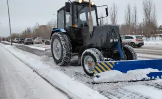 В Астане работают почти три тысячи дорожных рабочих и более 1,6 тысячи единиц спецтехники для уборки снега