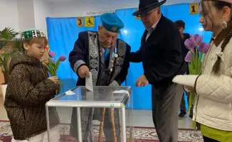 102-летний ветеран активно участвует в гражданской жизни, подчеркивая важность голосования и социальной ответственности в сообществе