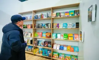 Книжная ярмарка в Астане Nauryz Kitap Fair выставка казахстанских издательств мировая литература автограф-сессии викторины экспонаты Национального центра рукописей