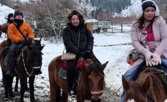 Туристы из ОАЭ благодарят алматинцев за гостеприимство во время задержки поездки